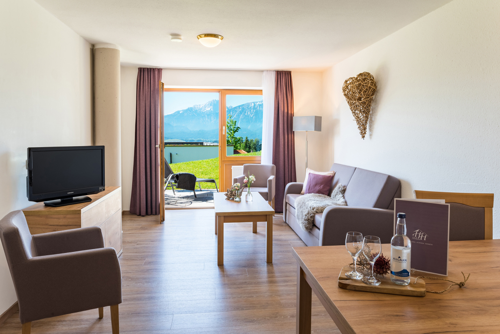 7_Anderszeit April_2024_Copyright Hartung_1920