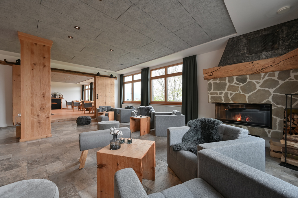 8A_Anderszeit April_2024_Copyright_Hartungs Hoteldorf-Bar-4184_1920